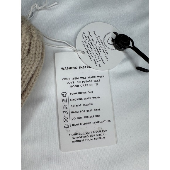 Annie & Charles Kids Knit Beanie Hat with Embroidered Bear Applique snow cold - Picture 5 of 6